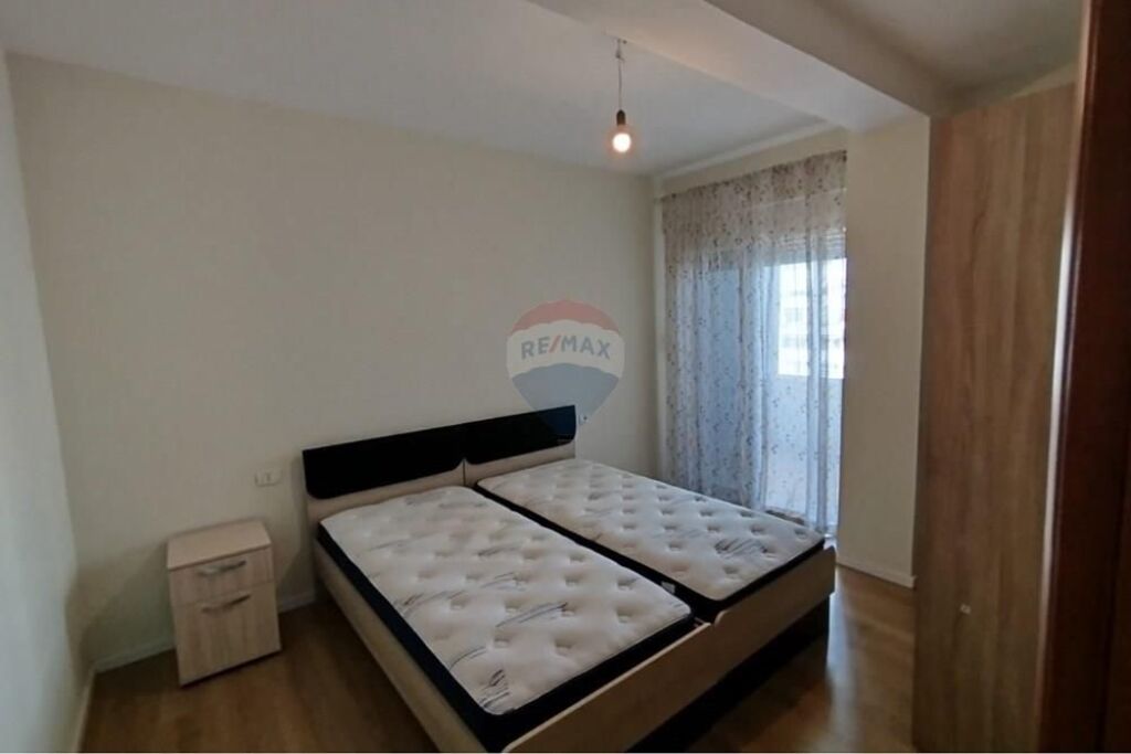 Apartment 1+1 for rent at Komuna e Parisit