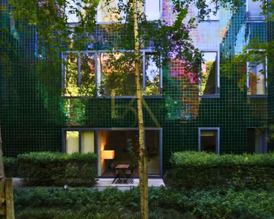 8 Kullat – Mezez, Tiranë