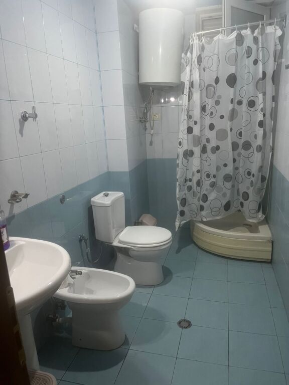 APARTAMENT NE SHITJE PRANE KRISTASLIT