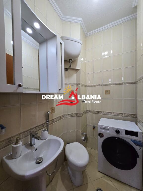 Si affitta una villetta a schiera in Via Elbasanit, Tirana (ID 4251434).