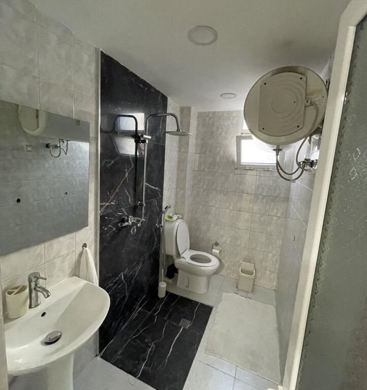 🏡 JEPET ME QIRA APARTAMENT 2+1 – Sheshi Skënderbej, pranë Galerisë