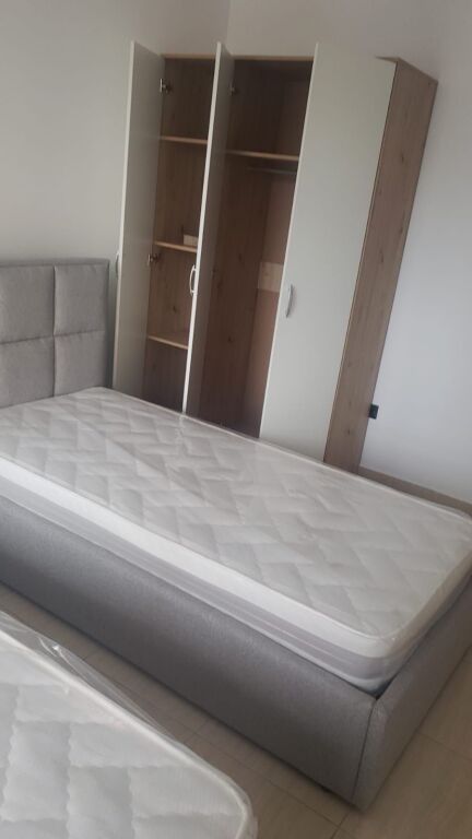 Jepet me qira 2+1+2 KOMUNA E PARISIT 700 mije leke