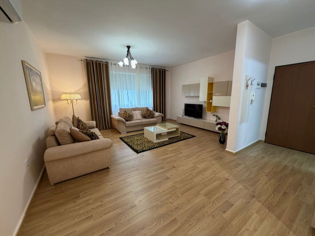 Liqeni i Thate 2+1+2 me Qera