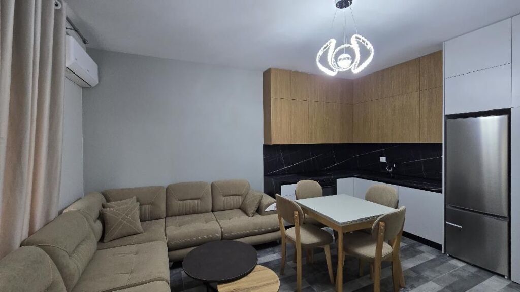 🏡 Appartamento 1+1 con parcheggio in affitto 📍 Zona: Zogu i Zi 💶Prezzo: 700 Euro/mese