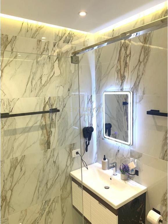 APPARTAMENTO 2+1+2 E POSTO AUTO IN AFFITTO IN VIA DRITAN HOXHA!
