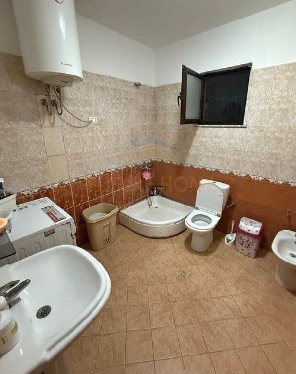 Rent, Apartment 1+1+parking space, 5 Maji Street, Tirana