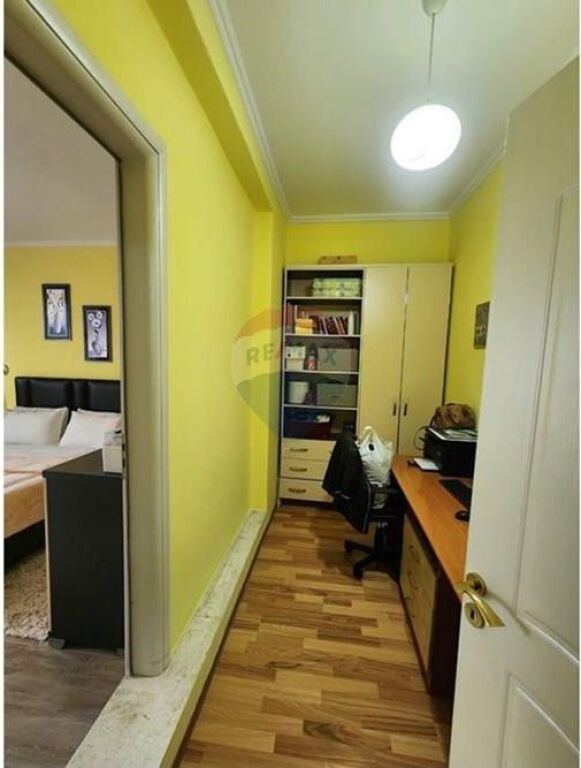 Shitet Apartament 3+1 në Rrugën Peti, pranë Liqenit të Thatë.