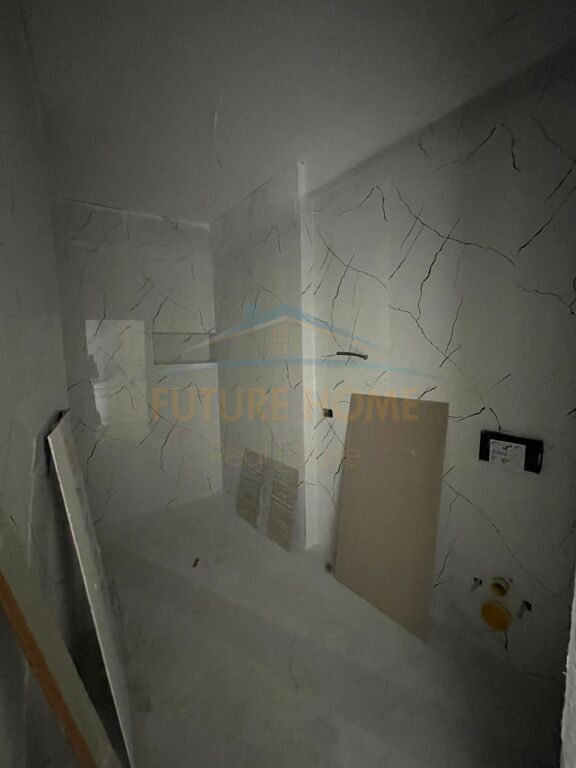 Shitet Apartament 2+1+2, Bulevardi i Ri, Rruga Jordan Misja.