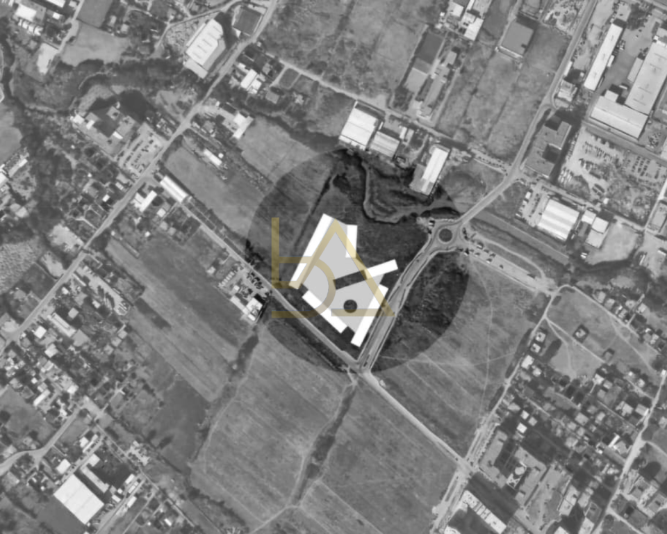 8 Kullat – Mezez, Tiranë