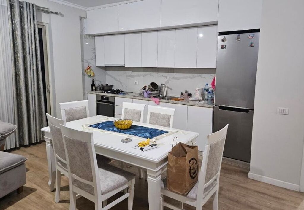 Jepet me qera 2+1+2 ne Shkoze