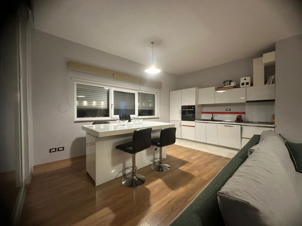 APARTAMENT ME QERA 2+1 LIQENI THATE 1.500 EURO