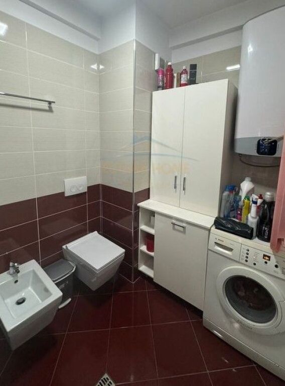 Shitet, Apartament 1+1 , Komuna e Parisit ,Tiranë.