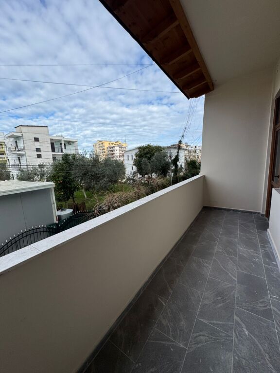 Shitet Apartament 3+1 në Plazh, Iliria