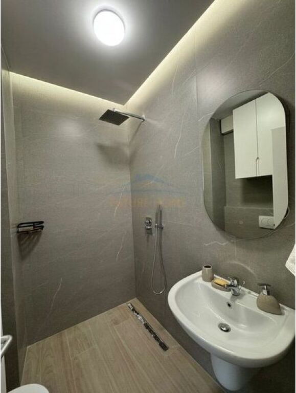 Qera , Apartament 2+1+2 , Pazari i Ri, Tirane