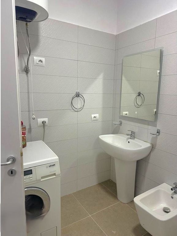 Zogu i Zi, apartament 1+1 per qira 600 € /Muaj