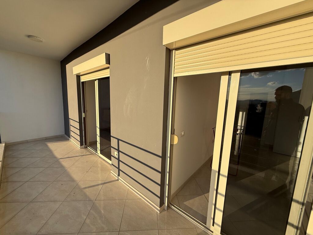 Shitet 2+1 Kompleki Tom Doshi