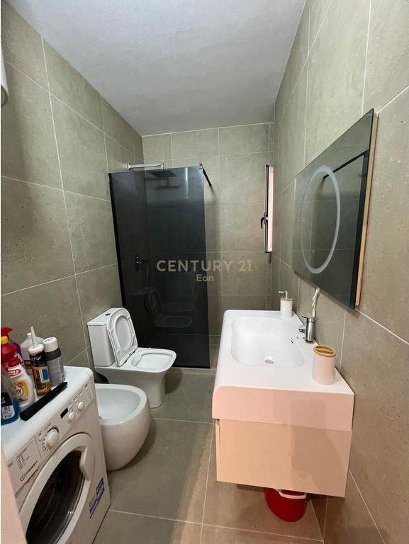 SHITET SUPER APARTAMENT 1+1 NE QENDER TE DURRESIT !!