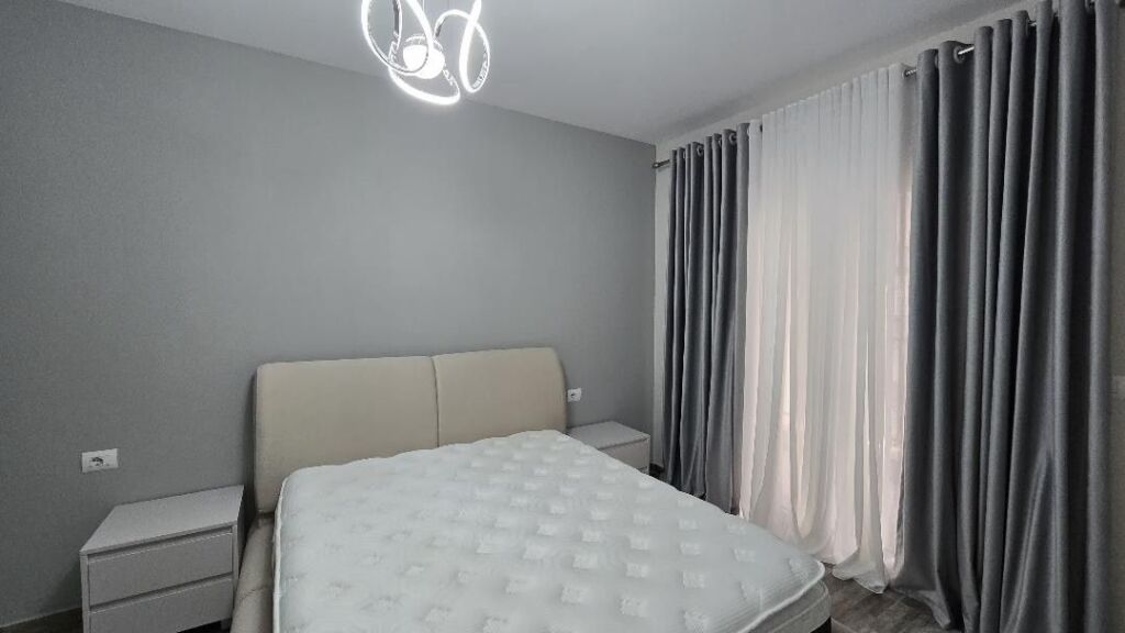 🏡 Appartamento 1+1 con parcheggio in affitto 📍 Zona: Zogu i Zi 💶Prezzo: 700 Euro/mese