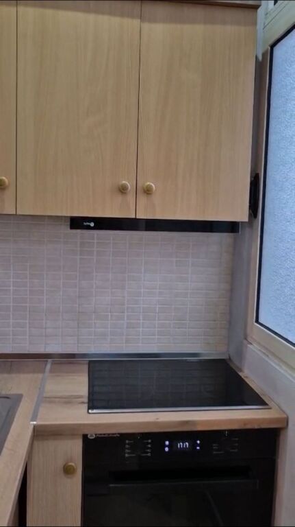 Jepet me qira studio-apartament në Vlorë, zona Skele !