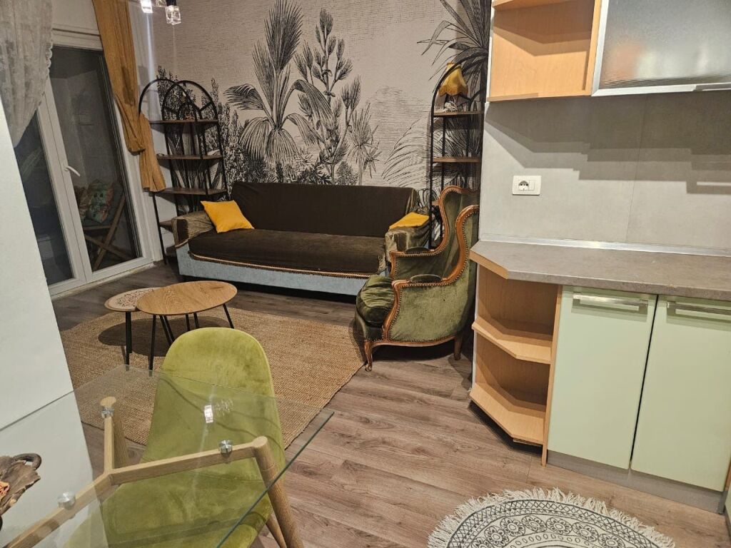 Apartament me qira 2+1 te Rruga e Kosovarëve!