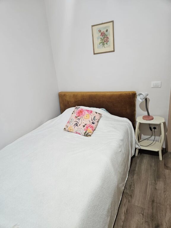 Apartament me qira 2+1 te Rruga e Kosovarëve!