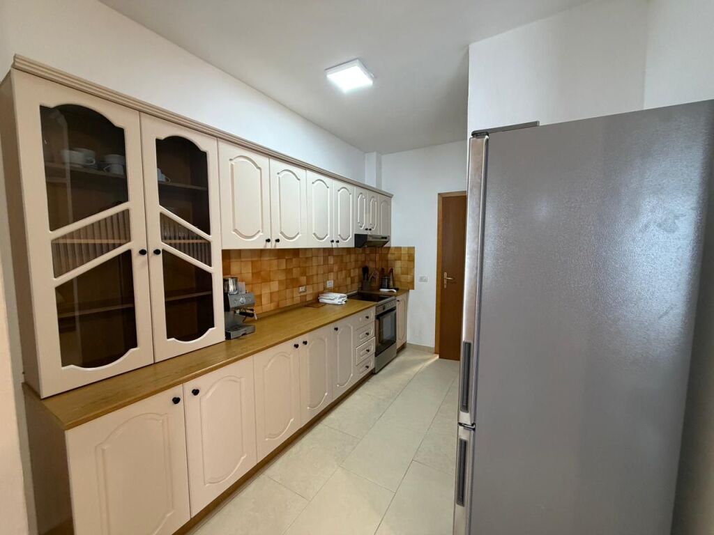 Apartament per qera 3+2+1