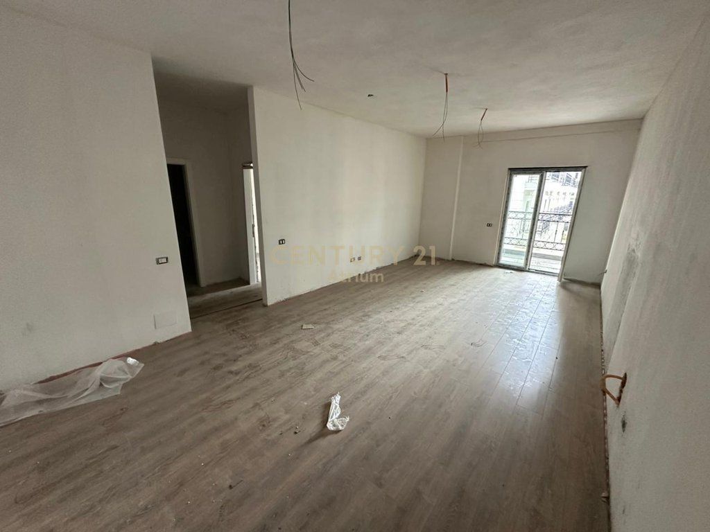 APARTAMENT 1+1 PER SHITJE TE PORTA TIRANA E RE !