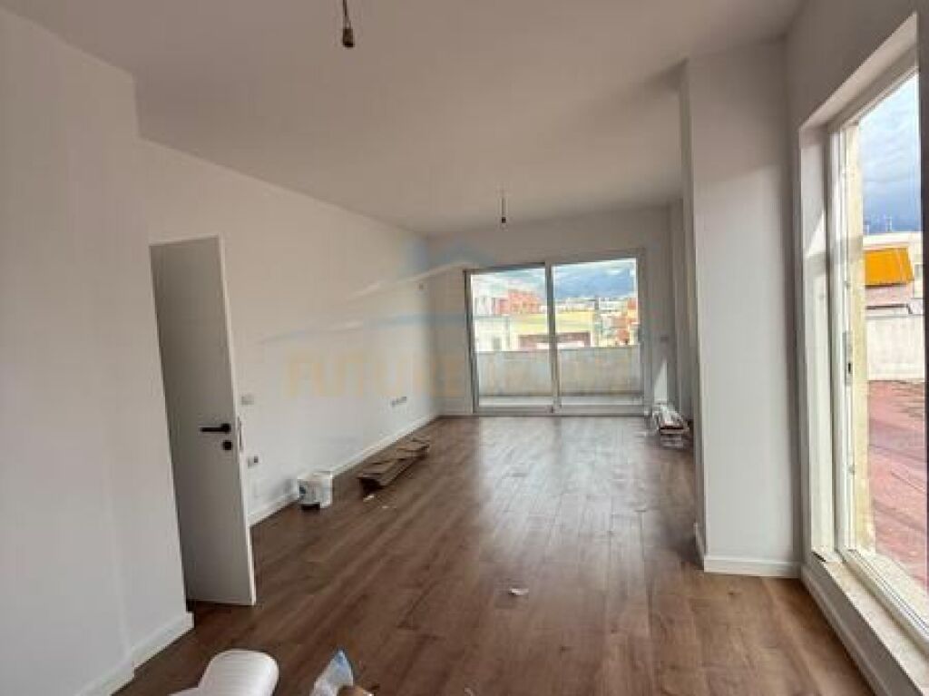 Shitet , Apartament 2+1+Verande,Unaza e re , Tirane