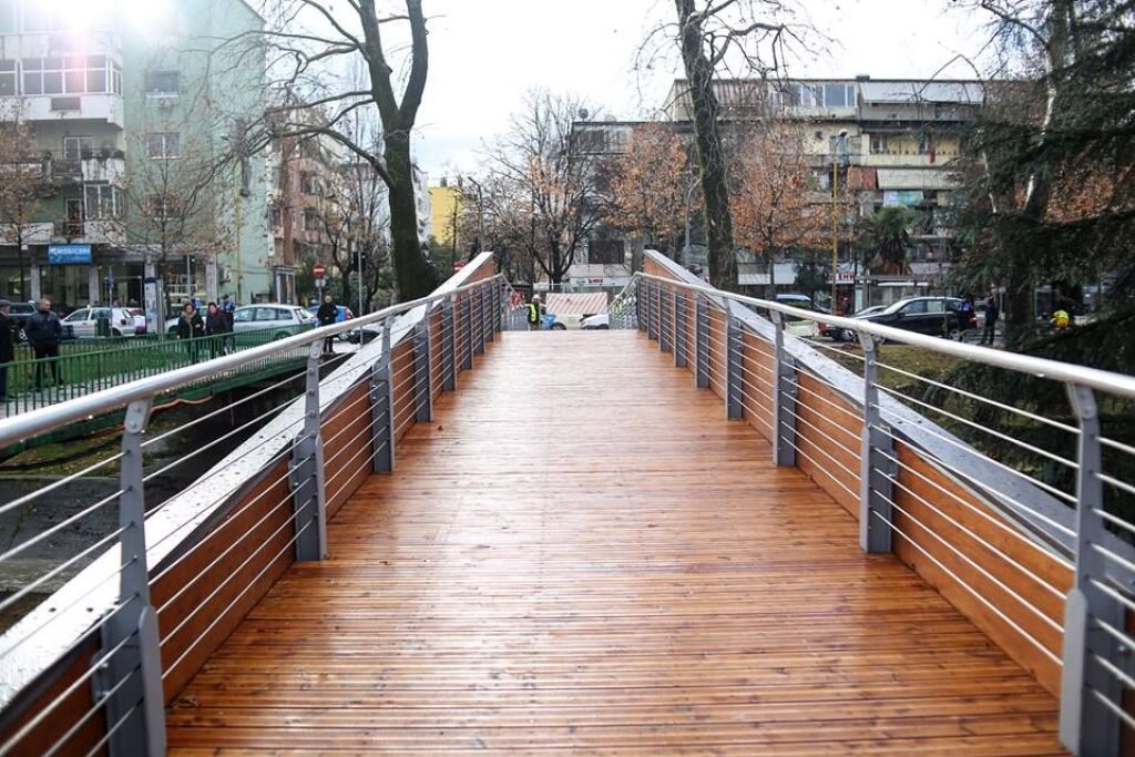 AMBIENT PER ZYRA TE ISH EKSPOZITA