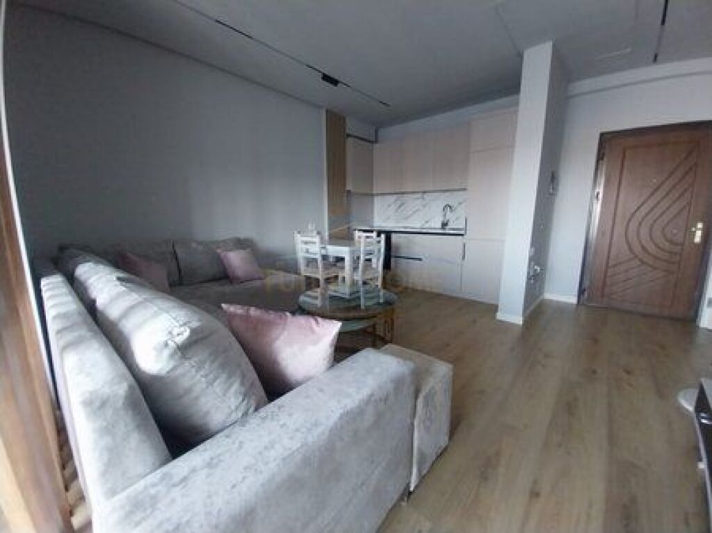 Affitto, Appartamento Monolocale, Nuovo Anello, vicino a Villa L, Tirana