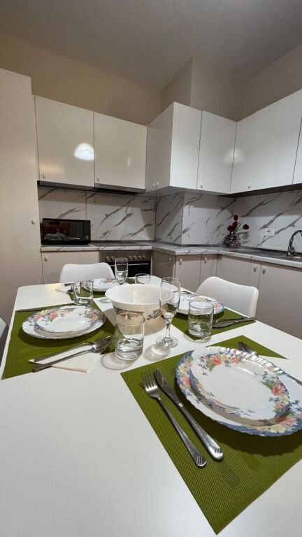 Apartment 2+1, Petronini!