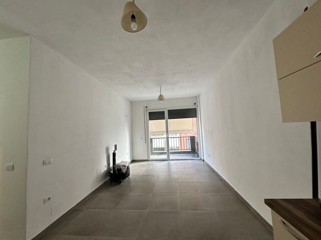 Appartamento 2+1 In Affitto, vicino a Concord Center