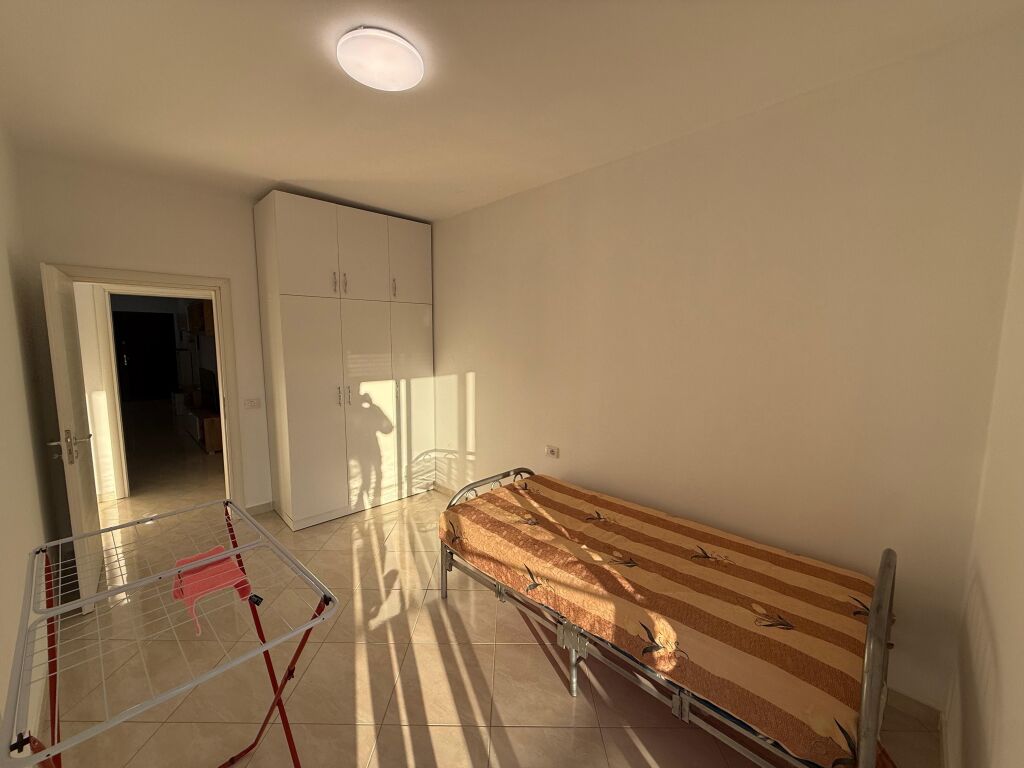 Shitet 2+1 Kompleki Tom Doshi