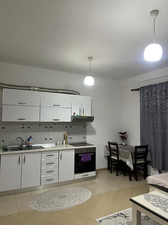 Appartamento 1+1 in affitto al Bulevardi Migjeni a Yzberisht