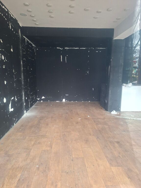 DYQAN ME QIRA 130 M2 BUZE RRUGES. TE GJYKATA