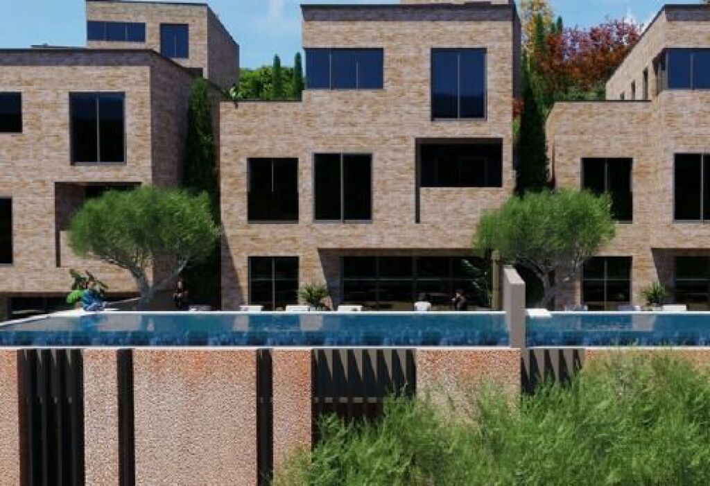 VILLA ADIACENTE IN VENDITA AL LAGO DI FARKE