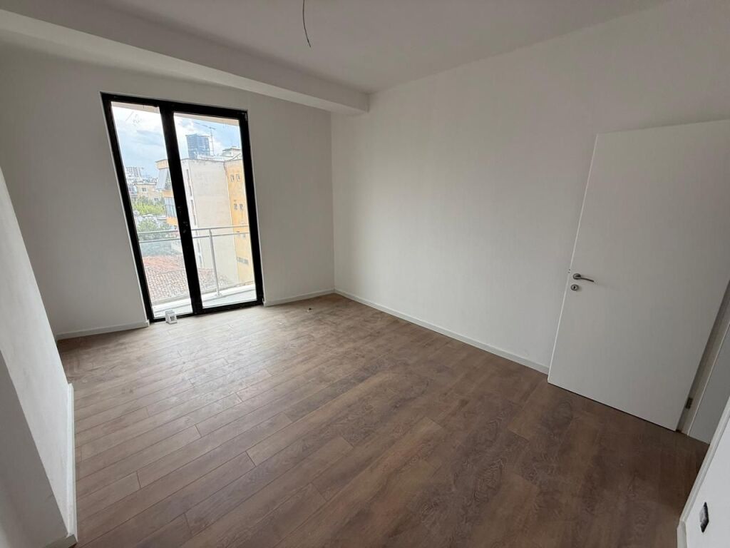 Qira ambient për zyra – tek Golden Tower (Mine Peza)