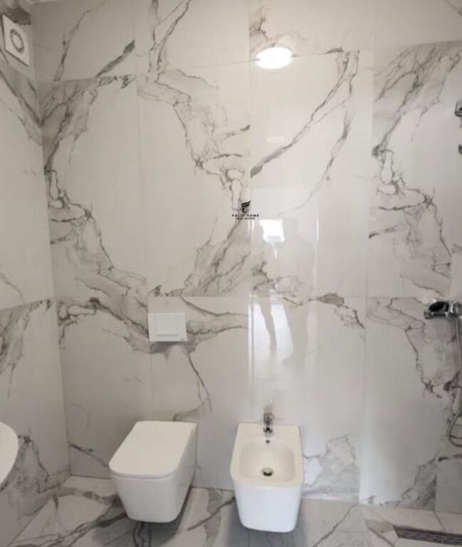 ZYRE ME QERA 100 M2 ZOGU ZI 100.000 LEKE