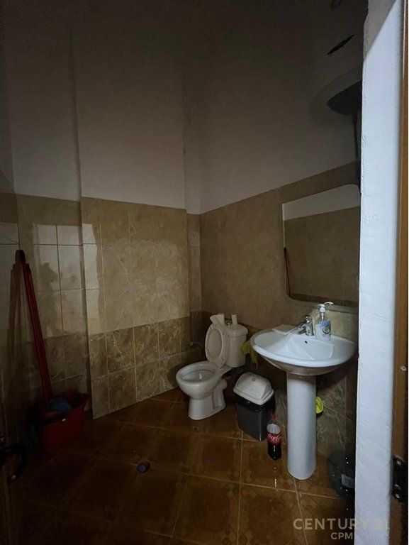 JEPET ME QIRA AMBIENT ZYRASH TEK SELVIA