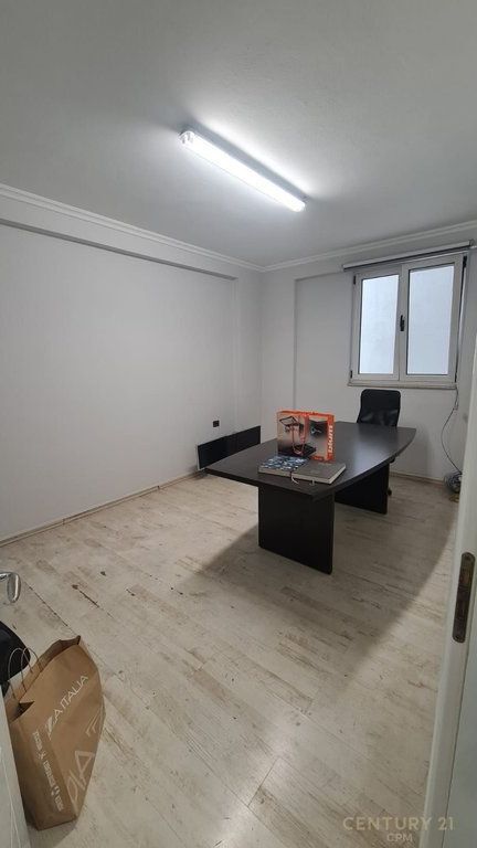 VENDESI APPARTAMENTO 2+1 PRESSO 21 DICEMBRE VIA SALI BUTKA