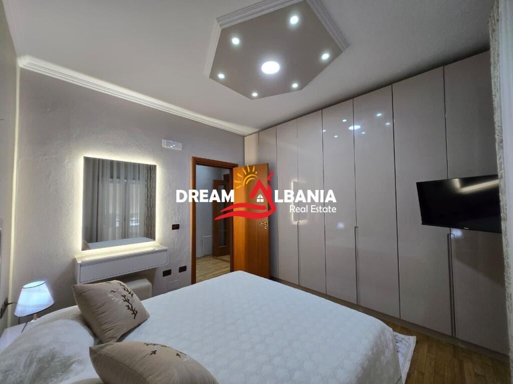 Si affitta una villetta a schiera in Via Elbasanit, Tirana (ID 4251434).