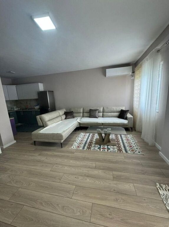 Shtëpi 2+1 Me Qira tek Fresku, Tiranë