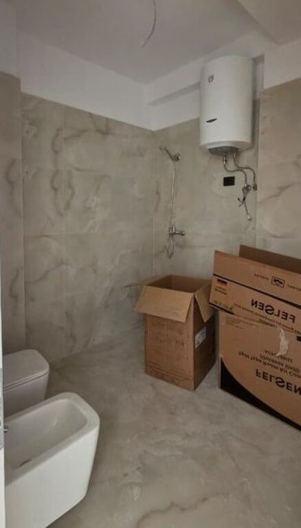 Jepet me qera 1+1+post parkimi ne Paskuqan