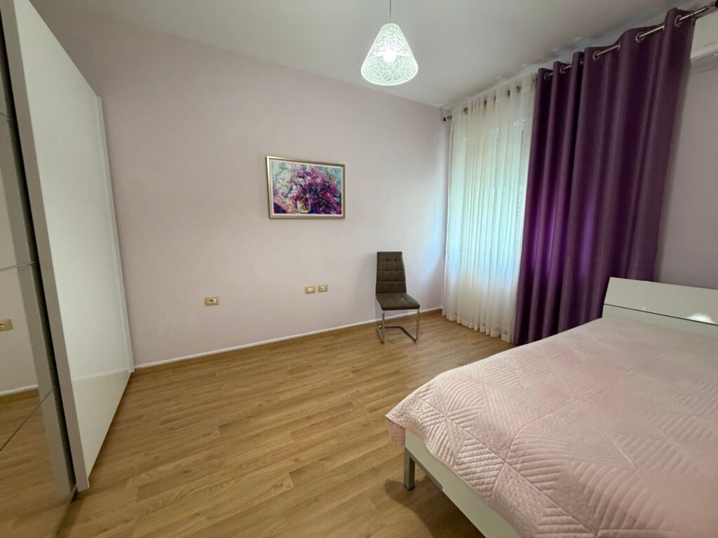 Liqeni i Thate 2+1+2 me Qera