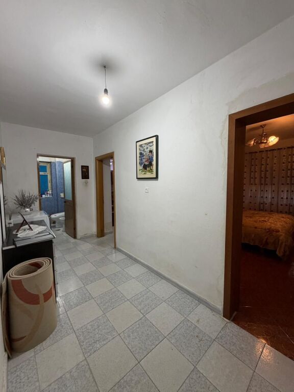 Apartament 1+1 per qera pran stadiumit