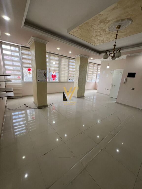 JEPET ZYRE 83 M2 ME QERA TE 5 MAJI 60.000 LEKE