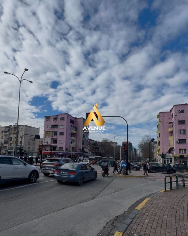 JEPET ME QERA APARTAMENT 2+1, 21 DHJETORI MRAPA HOTEL MONIDAL , TIRANE