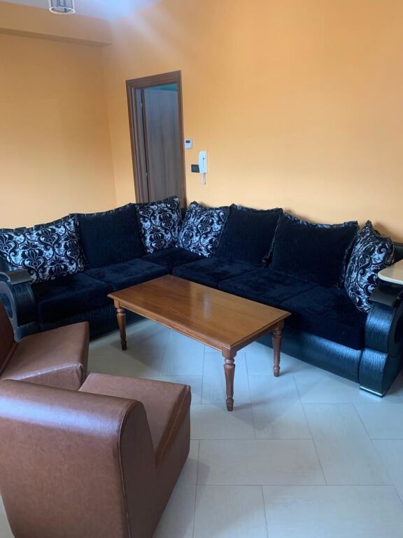 🏡Nella zona di Via Jordan Misja, nelle vicinanze, è in affitto il secondo piano di una villa 2+1, arredata. 50.000 Leke