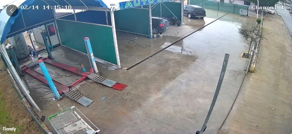 JEPET ME QERA AMBIENT BIZNESI (LAVAZH), TEK TREGU MAKINAVE, DURRES