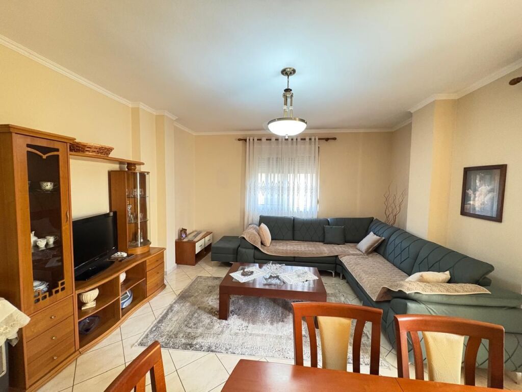Apartament 2+1+2 për Qira – pranë Gjykatës, Durrës